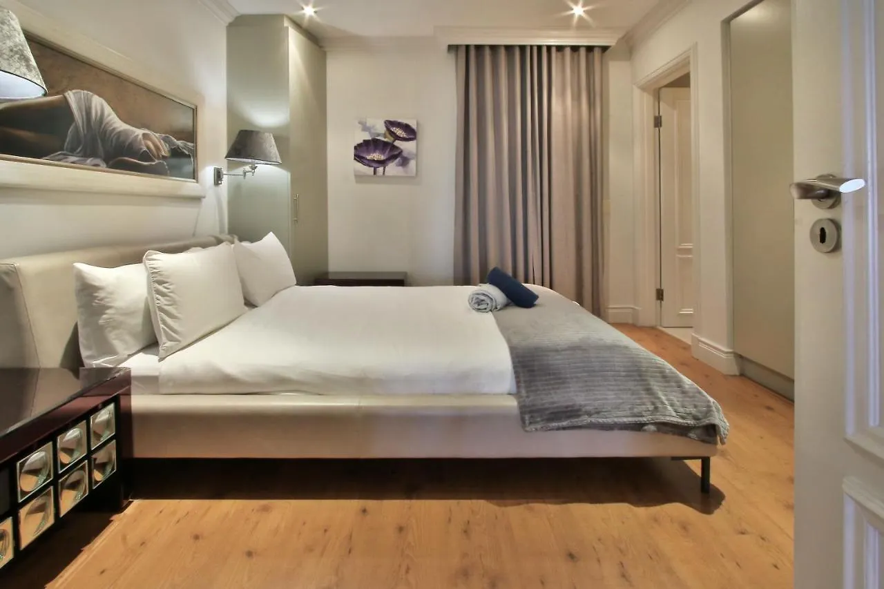 Cape Royale 2 Bedroom Luxury Apartment With Views Cape Town 0*,  South Africa